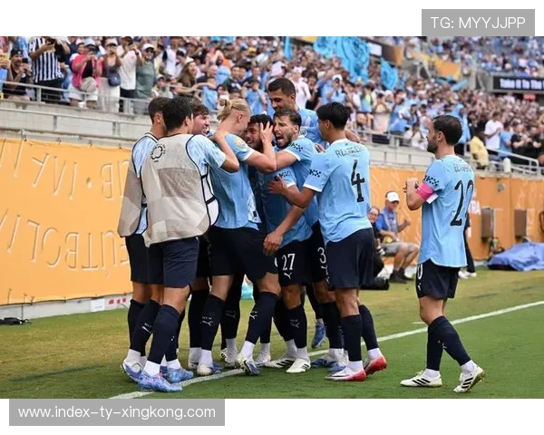 足球中场的直塞球点亮整场比赛